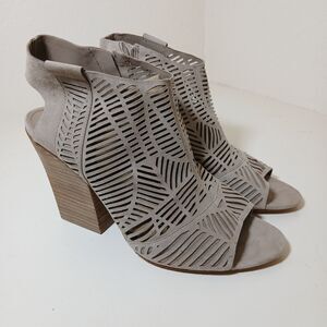 NEW Vince Camuto Peep Toe 4 inch Heels Tan Biege Stretch Dressy City 11M #A6